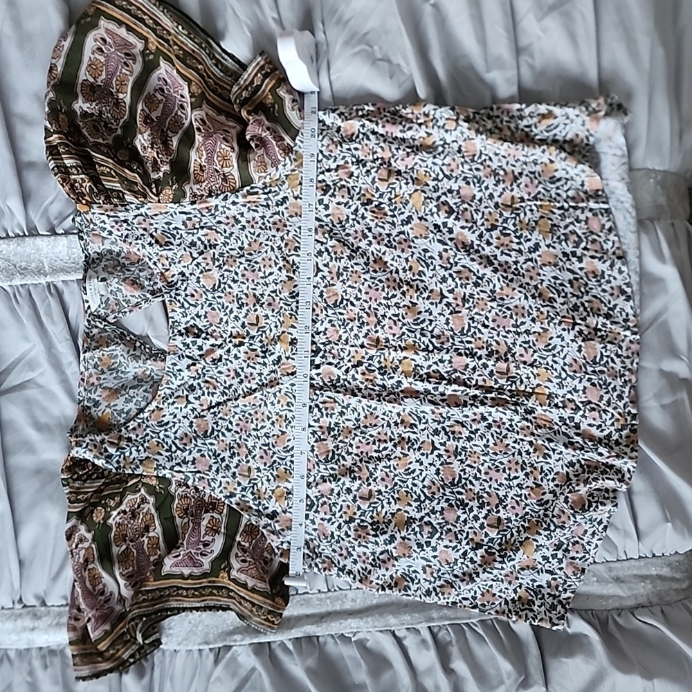 Flirty summer top